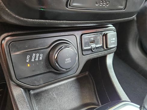 Used 2019 Jeep Renegade Sport AWD/4WD image 31