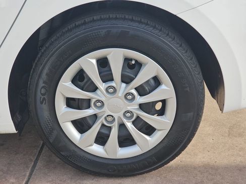 Used 2023 Kia Forte LX image 37