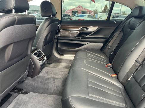 Used 2019 BMW 740i image 29