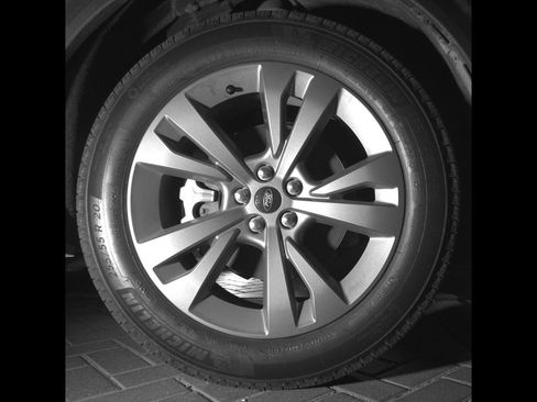 Used 2023 Ford Explorer XLT w/ Equipment Group 202A RWD image 9