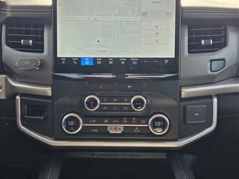 Used 2022 Ford Expedition XLT image 16