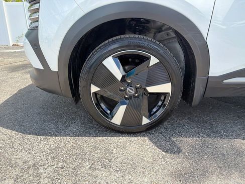 Used 2025 Nissan Kicks SR AWD/4WD image 29