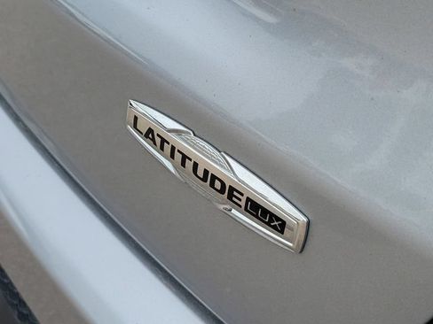 Used 2022 Jeep Compass Latitude w/ Sun and Sound Group AWD/4WD image 34