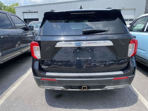 Used 2021 Ford Explorer XLT w/ Equipment Group 202A RWD image 5