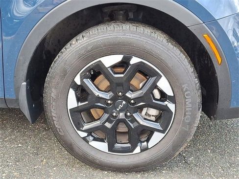 Certified 2025 Kia Sorento S image 8