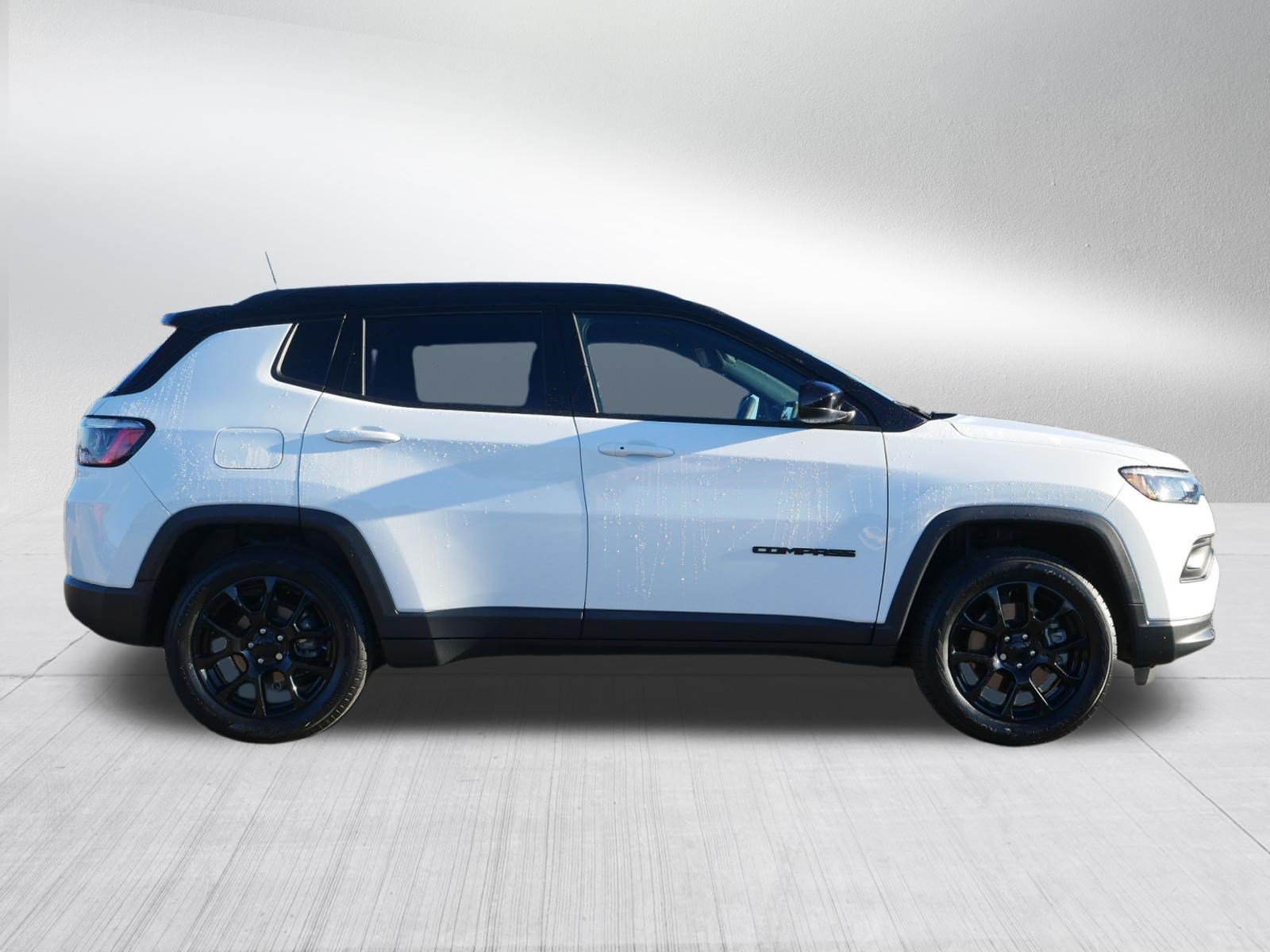 Used 2023 Jeep Compass Latitude w/ Sun and Sound Group AWD/4WD image 8