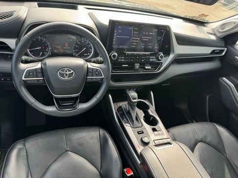 Used 2022 Toyota Highlander Platinum image 16