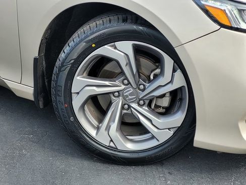 Used 2018 Honda Accord EX image 11