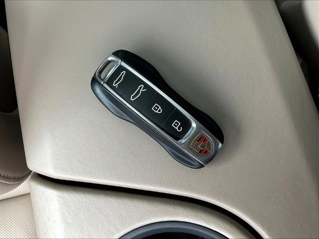 Used 2020 Porsche Taycan 4S AWD/4WD image 34