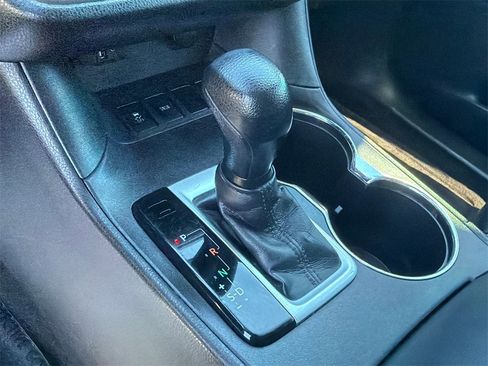 Used 2016 Toyota Highlander LE image 31