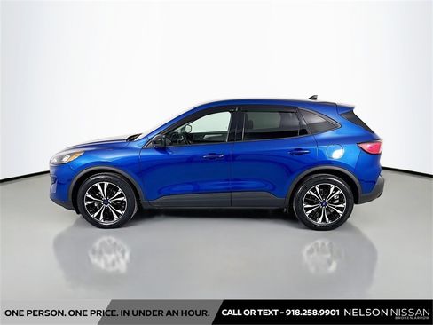 Used 2022 Ford Escape SE w/ SE Sport Appearance Package image 8
