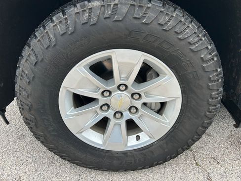 Used 2020 Chevrolet Silverado 1500 LT w/ Texas Edition AWD/4WD image 7