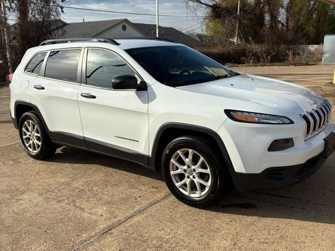 Used 2017 Jeep Cherokee Sport w/ Cold Weather Group image 3
