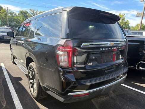 Used 2021 Chevrolet Suburban LT AWD/4WD image 3
