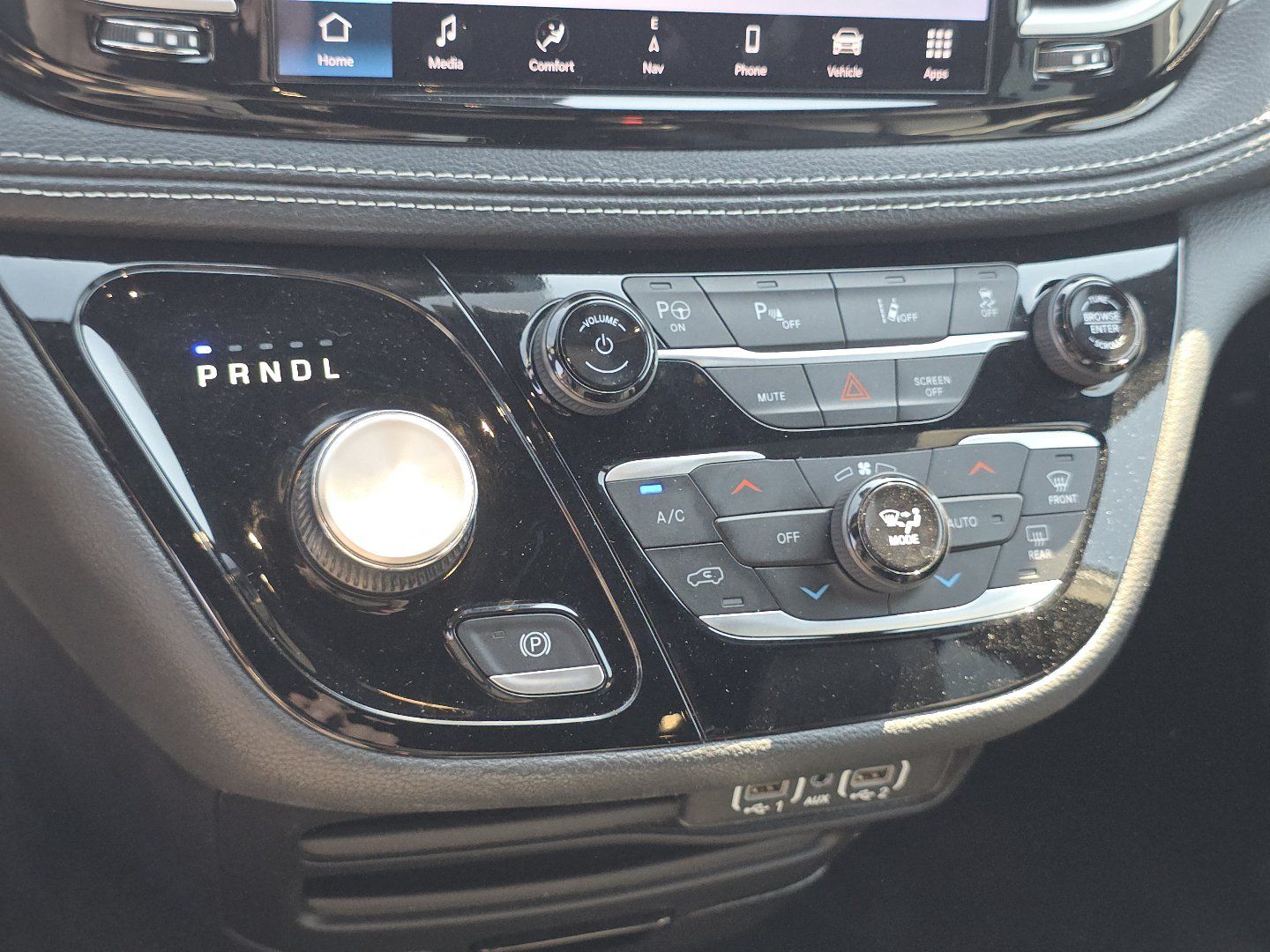 Used 2024 Chrysler Pacifica Limited FWD image 7