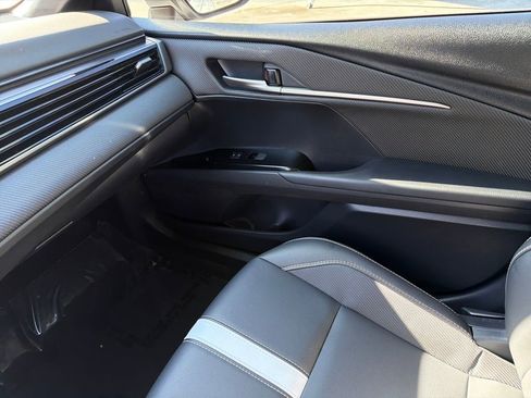 Used 2025 Toyota Camry SE w/ Convenience Package image 31