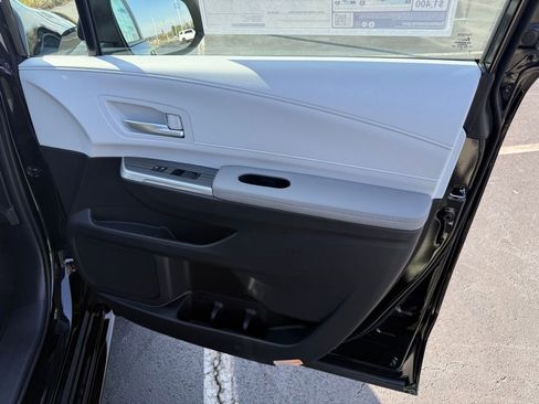 New 2026 Toyota Sienna XLE image 42