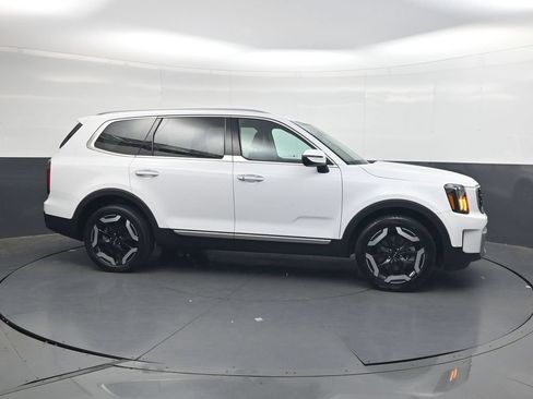 Used 2025 Kia Telluride S FWD image 4