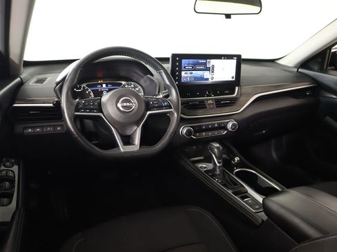 Used 2023 Nissan Altima 2.5 SV w/ SV Premium Package image 2