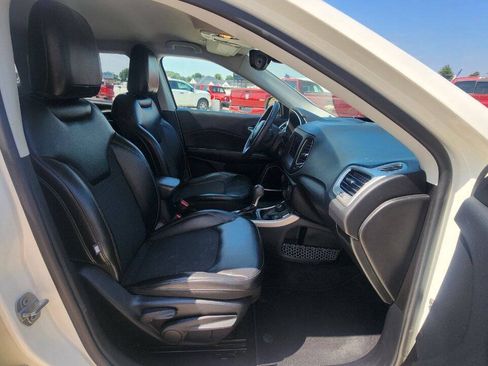 Used 2018 Jeep Compass Latitude w/ Popular Equipment Group AWD/4WD image 18