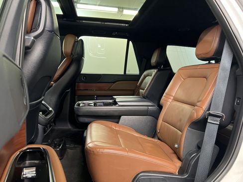 Certified 2022 Lincoln Navigator Reserve w/ Monochromatic Package image 31