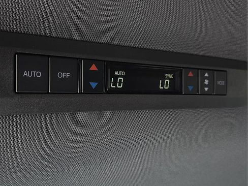 Used 2023 Toyota Sienna XSE FWD image 12