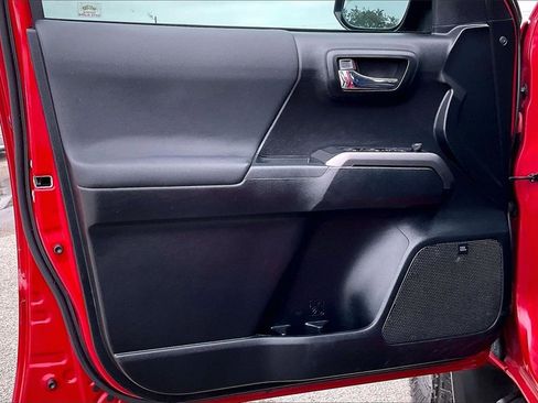 Used 2021 Toyota Tacoma TRD Off-Road w/ TRD Premium Off Road Package image 17