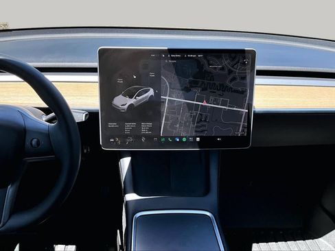 Used 2021 Tesla Model Y Long Range AWD/4WD image 6
