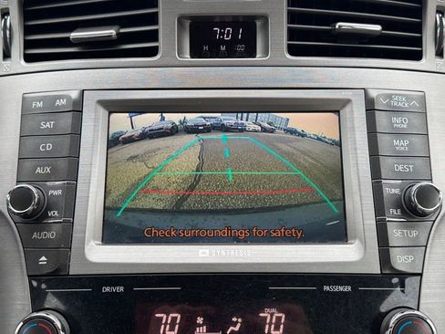 Used 2012 Toyota Avalon Limited FWD image 3