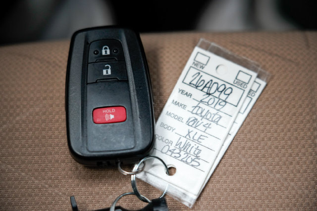Used 2019 Toyota RAV4 XLE w/ All Weather Liner Package AWD/4WD image 26