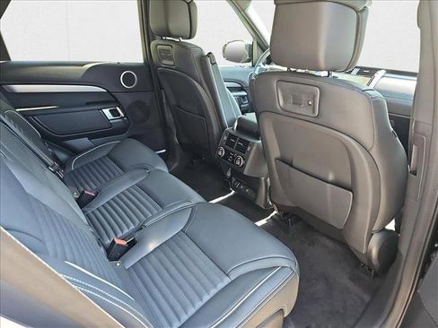 New 2024 Land Rover Discovery Dynamic SE image 6