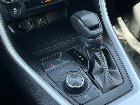 Used 2025 Toyota RAV4 LE image 17