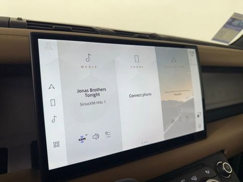 Used 2025 Land Rover Defender 110 S image 29