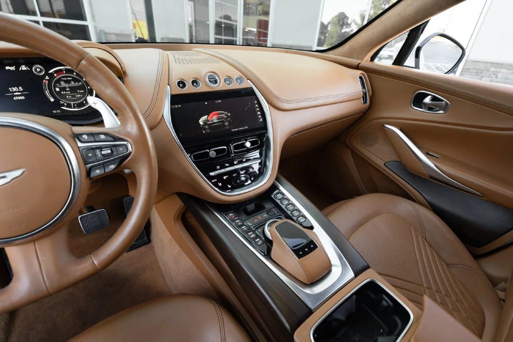 Used 2022 Aston Martin DBX AWD/4WD image 38