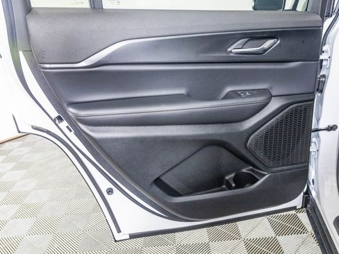 New 2025 Jeep Grand Cherokee L Altitude image 25