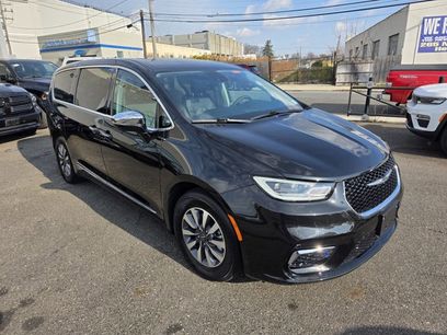 Used 2023 Chrysler Pacifica Limited
