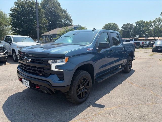 Used 2024 Chevrolet Silverado 1500 LT Trail Boss w/ Convenience Package II AWD/4WD image 2