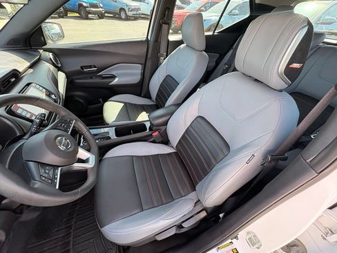 Used 2025 Nissan Kicks SV FWD image 22