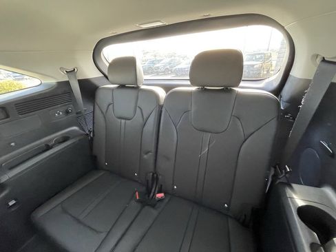 Used 2025 Kia Sorento S image 24