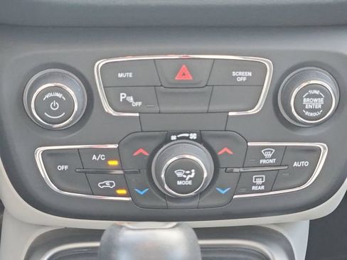 Used 2019 Jeep Compass Latitude w/ Safety & Security Group AWD/4WD image 12