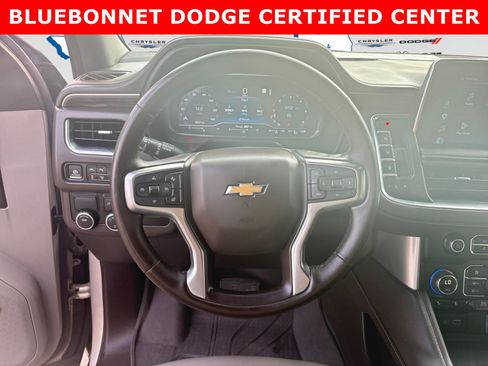 Used 2024 Chevrolet Suburban LT w/ Luxury Package RWD image 13
