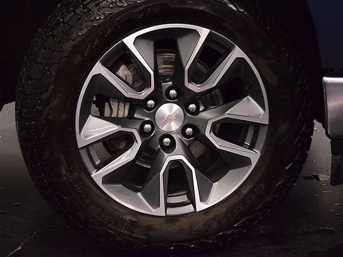 Used 2023 Chevrolet Silverado 1500 LT AWD/4WD image 12