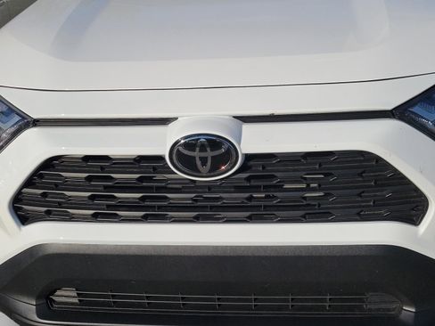 Used 2024 Toyota RAV4 XLE w/ Convenience Package FWD image 11