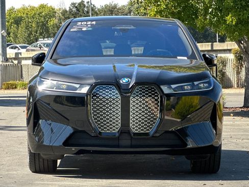 Used 2024 BMW iX xDrive50 w/ Premium Package AWD/4WD image 10