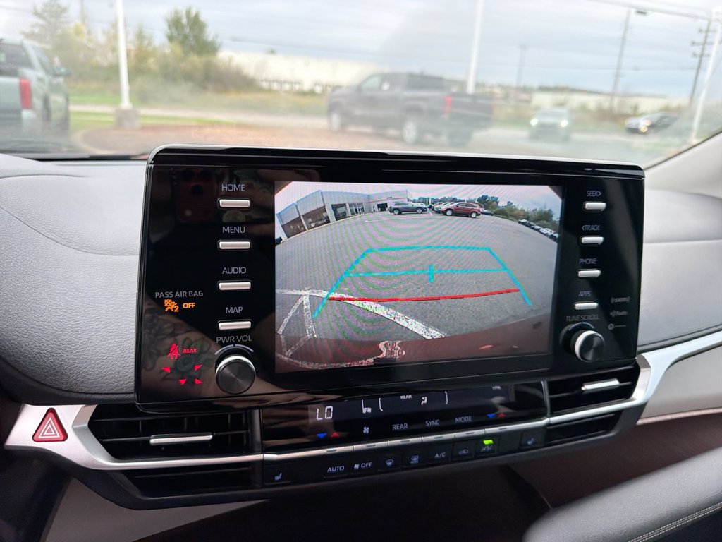 Used 2021 Toyota Sienna XLE AWD/4WD image 24