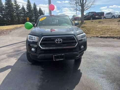 Used 2016 Toyota Tacoma SR5 w/ Towing Package image 14