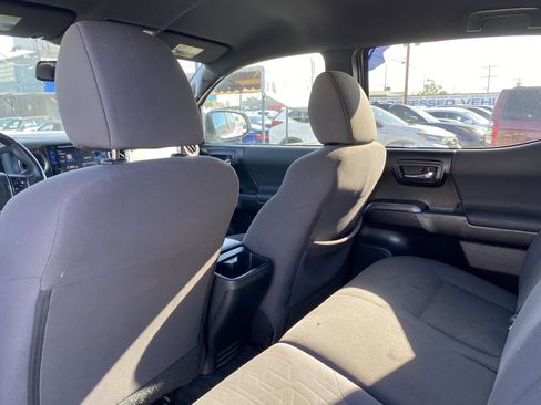 Used 2019 Toyota Tacoma TRD Sport w/ Exterior Package image 19