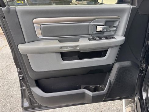 Used 2017 RAM 1500 Classic SLT image 8