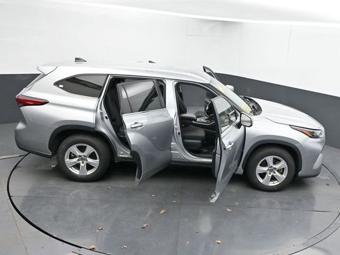 Used 2023 Toyota Highlander LE image 67