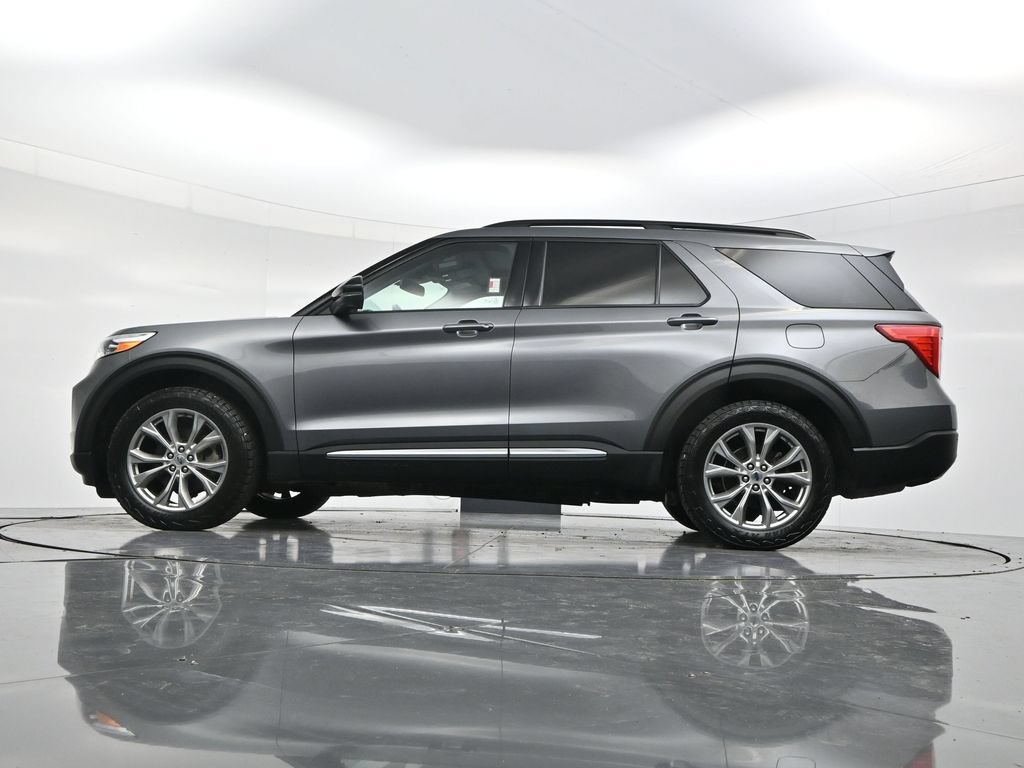Used 2024 Ford Explorer XLT w/ Equipment Group 202A AWD/4WD image 52